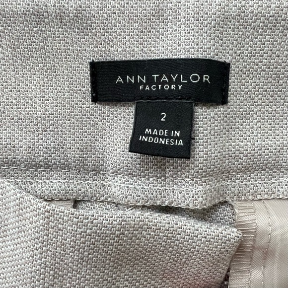 Ann Taylor Factory light tan slacks size 2 straight leg - Picture 3 of 3